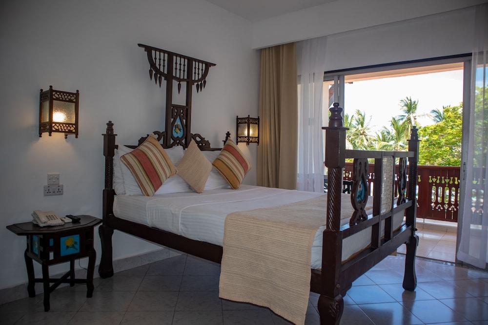 Bamburi Beach Hotel Exterior foto