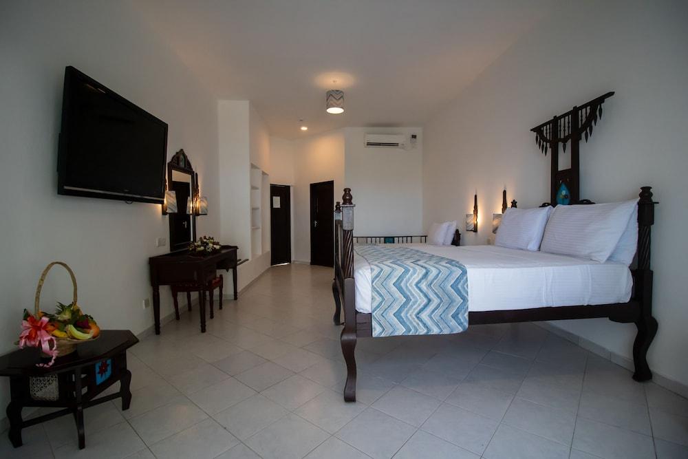 Bamburi Beach Hotel Exterior foto
