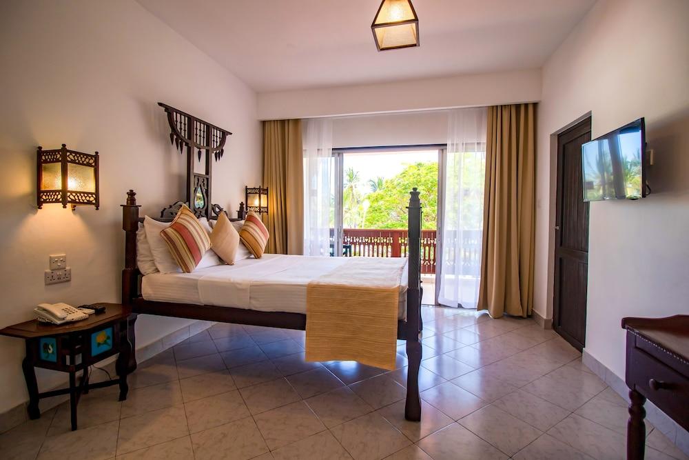 Bamburi Beach Hotel Exterior foto